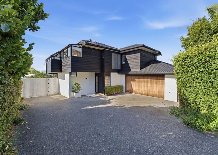  at 2/11 Seaview Road, Castor Bay, North Shore City, Auckland