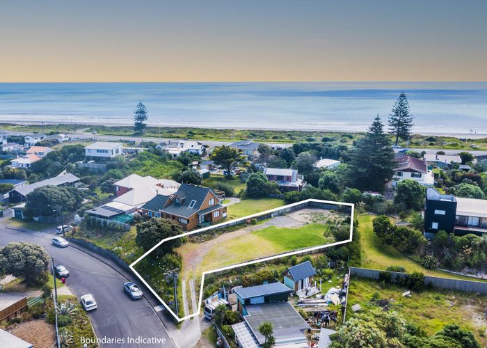  at 5 Babbacombe Avenue, Otaki Beach, Otaki