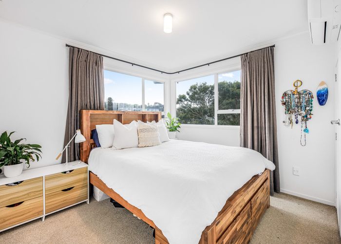  at 1/729 Beach Road, Browns Bay, North Shore City, Auckland