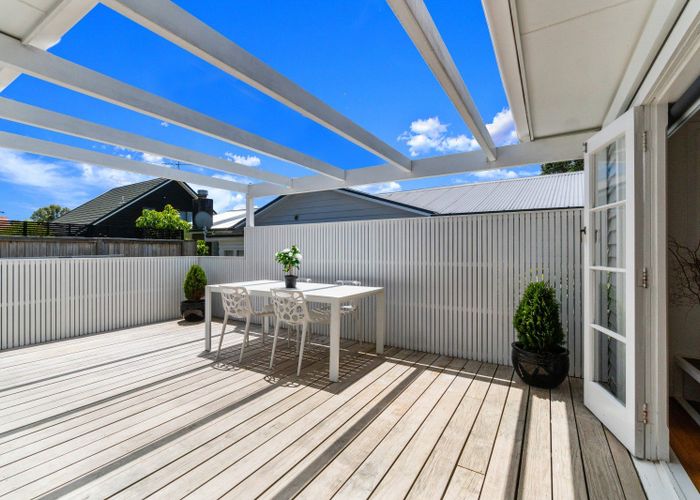  at 16A Fairfax Avenue, Northcote, Auckland