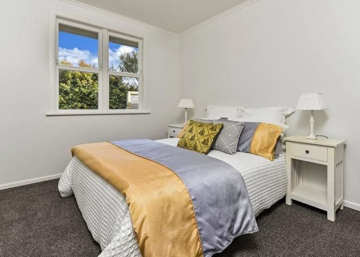  at 2/14 Selwyn Crescent, Forrest Hill, North Shore City, Auckland