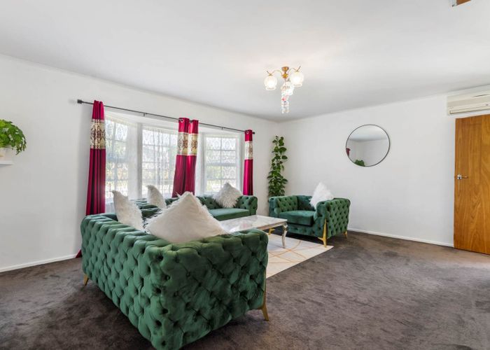  at 9 Riverpark Crescent, Henderson, Waitakere City, Auckland