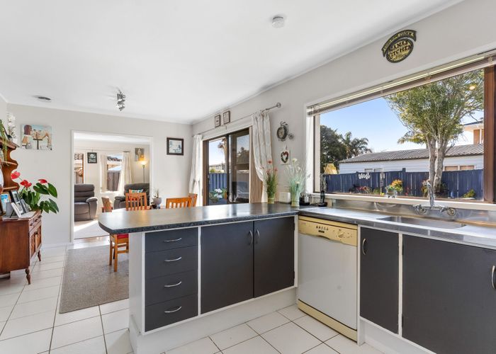  at 6 Booker Place, Weymouth, Manukau City, Auckland