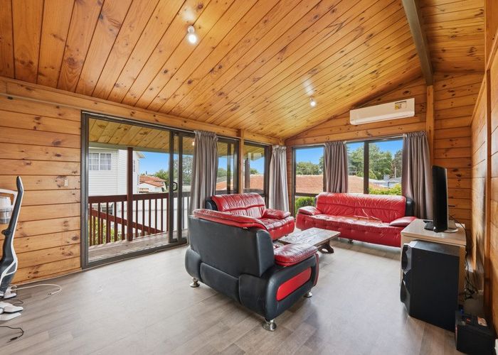  at 1/8 Chichester Drive, Rosehill, Papakura, Auckland