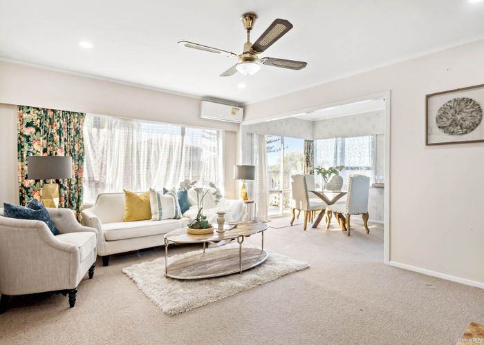  at 9 Camelot Place, Glenfield, Auckland