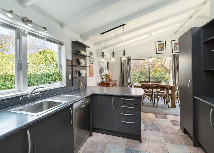  at 8 Vista Crescent, Maoribank, Upper Hutt