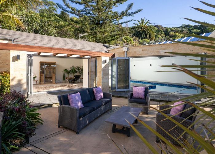  at 92 McCormacks Bay Road, Redcliffs, Christchurch City, Canterbury