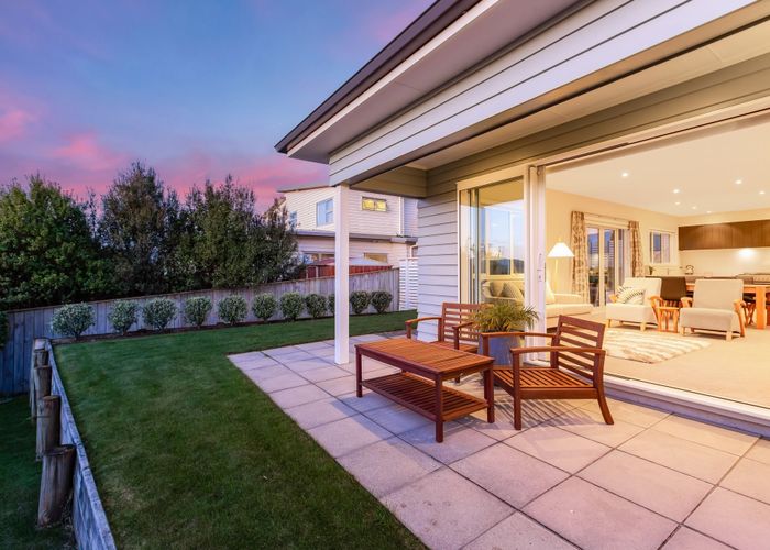  at 135 Endeavour Drive, Whitby, Porirua, Wellington