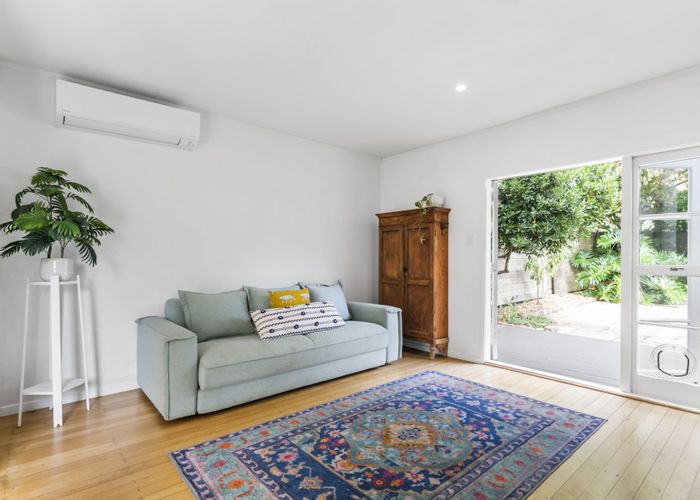  at 2/23 Seaview Avenue, Northcote, North Shore City, Auckland
