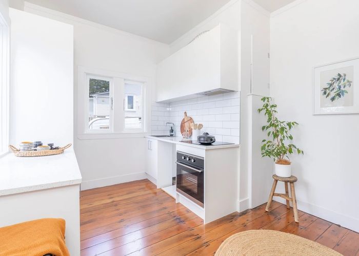  at 3 Queen Mary Avenue, New Lynn, Waitakere City, Auckland