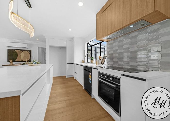  at 11 Idesia Place, Totara Heights, Manukau City, Auckland