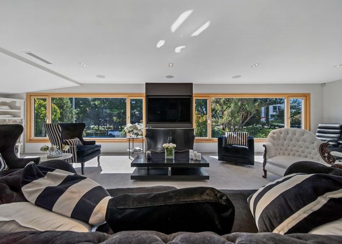  at 2 Crichton Terrace, Cashmere, Christchurch City, Canterbury