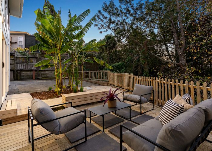  at 583 East Coast Road, Browns Bay, Auckland