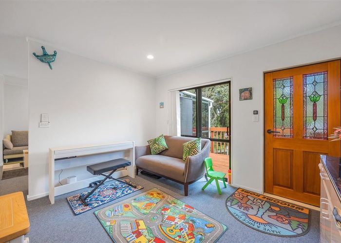  at 2/9 Ridgewood Crescent, Birkenhead, Auckland