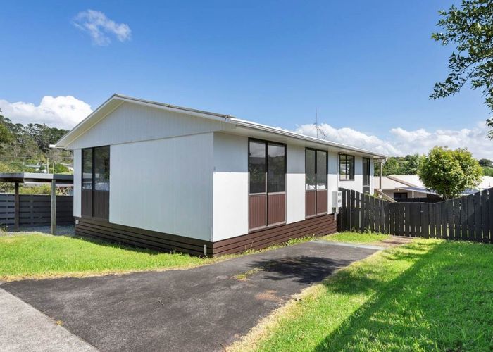  at 2/22 Starforth Place, Henderson, Auckland