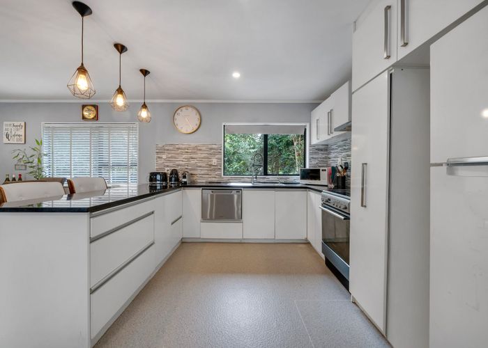  at 2/52 Stanley Road, Glenfield, North Shore City, Auckland