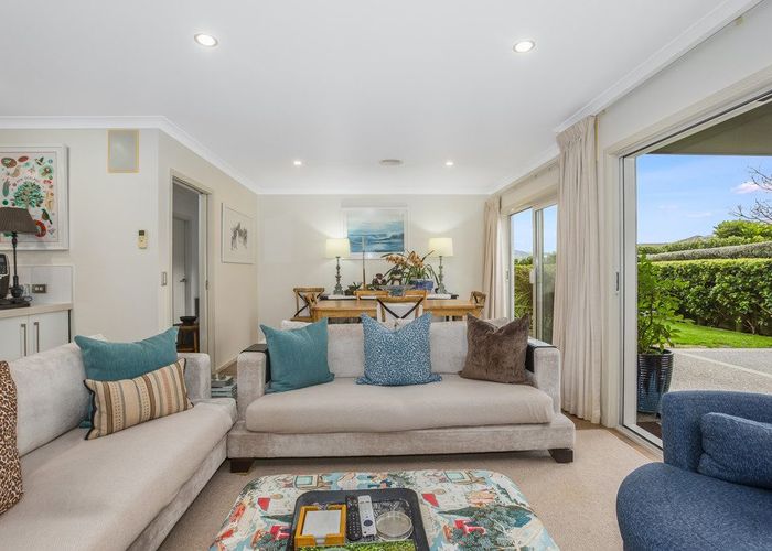  at 14 Paparoa Crescent, Aotea, Porirua, Wellington