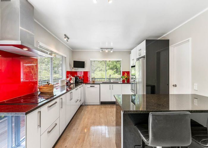  at 2/16 Marina Road, Torbay, North Shore City, Auckland