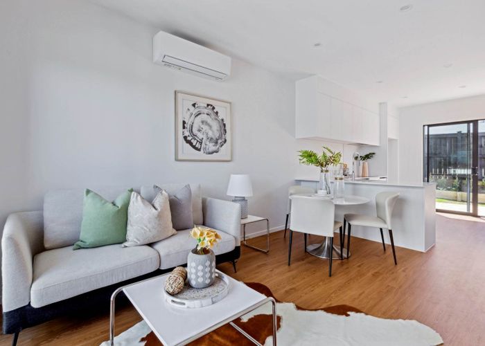  at 4/12 Woodhouse Place, West Harbour, Waitakere City, Auckland