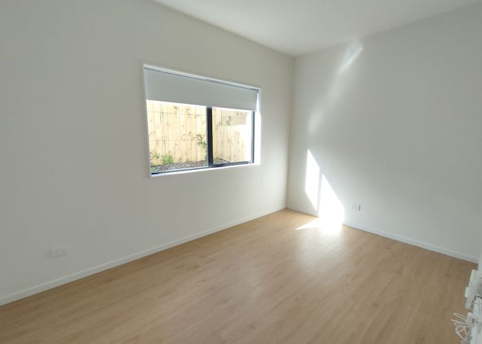  at 1/65A Hogans Road, Glenfield, North Shore City, Auckland