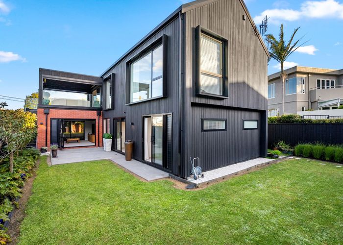  at 10 Vaughan Crescent, Murrays Bay, North Shore City, Auckland