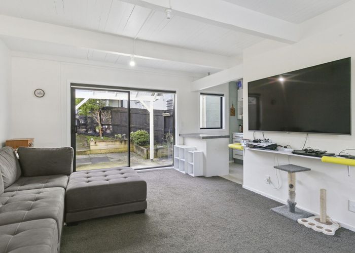 at 118 Akaroa Drive, Maupuia, Wellington, Wellington