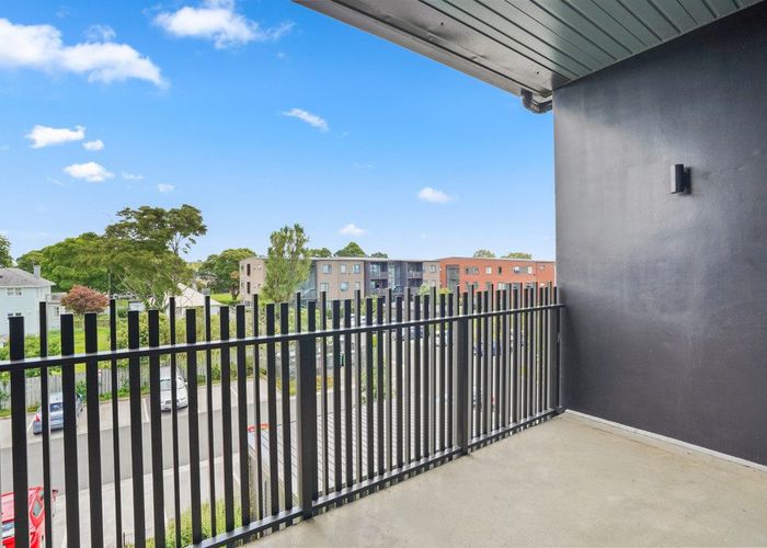  at 204/7E Hinaki Street, Point England, Auckland City, Auckland