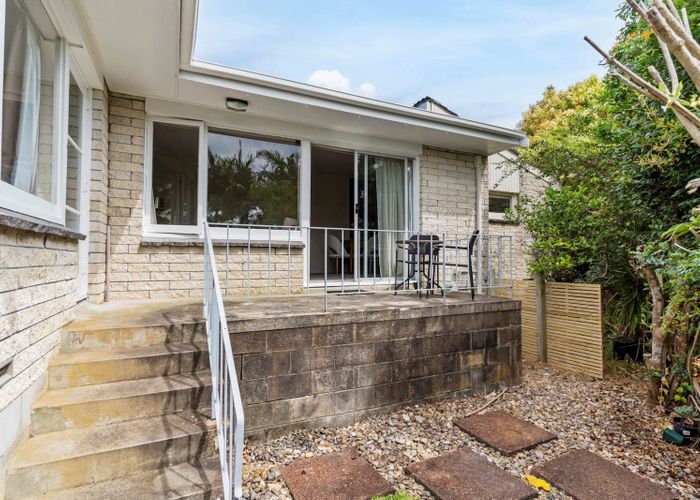  at 2/27 Ellerton Road, Mount Eden, Auckland City, Auckland