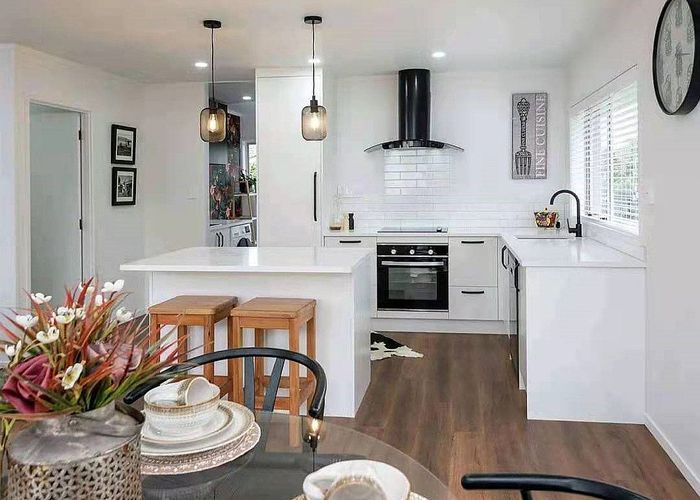  at 2/8 Galvan Ave, Sunnyhills, Manukau City, Auckland