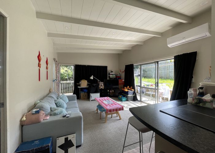  at 10a Jonathan place, Sunnynook, North Shore City, Auckland