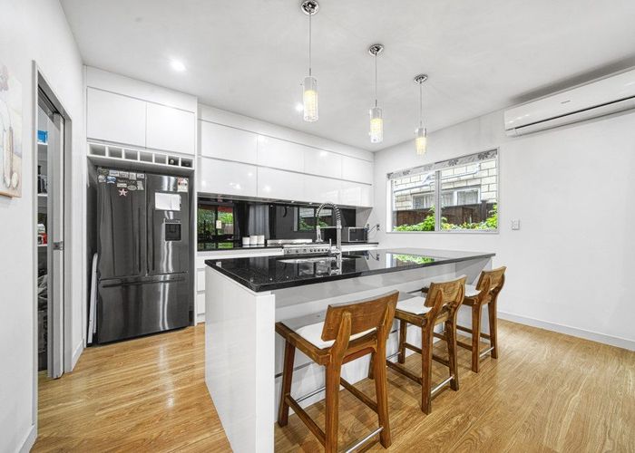  at 8 Moville Drive, Flat Bush, Manukau City, Auckland