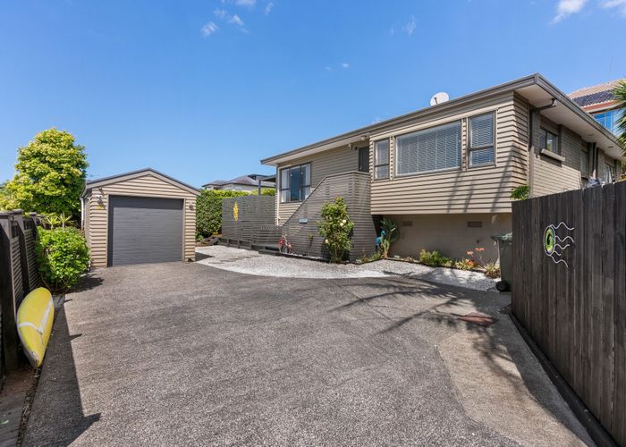 at 2/36 Browns Bay Road, Rothesay Bay, North Shore City, Auckland