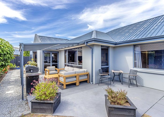  at 142 Inwoods Close, Parklands, Christchurch
