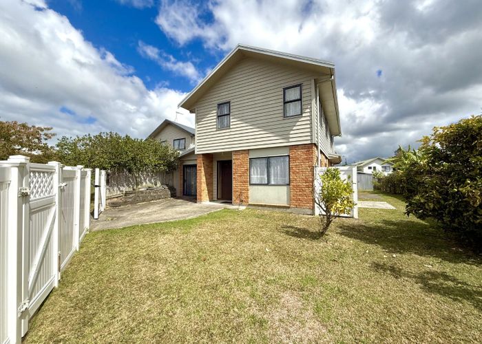  at 5 Foundation Place, Glen Eden, Auckland