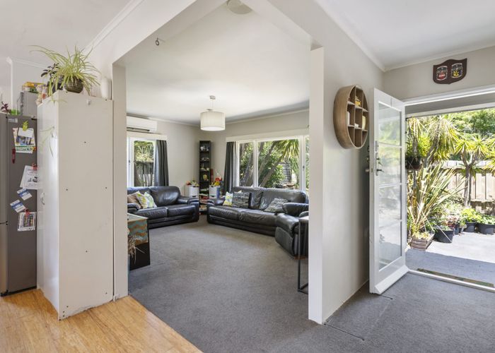  at 92 Candia Road, Henderson Valley, Auckland