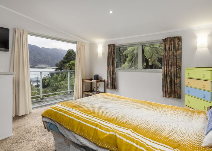  at 19 Sandy Bay Road, Black Rock