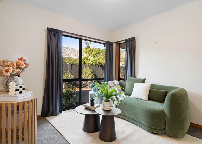  at 2/6 Eastern Beach Road, Eastern Beach, Manukau City, Auckland
