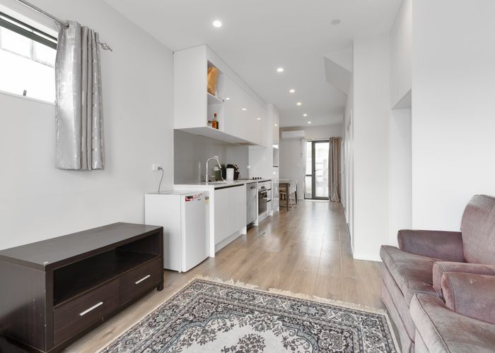  at 3/24 Tara Road, Henderson, Waitakere City, Auckland