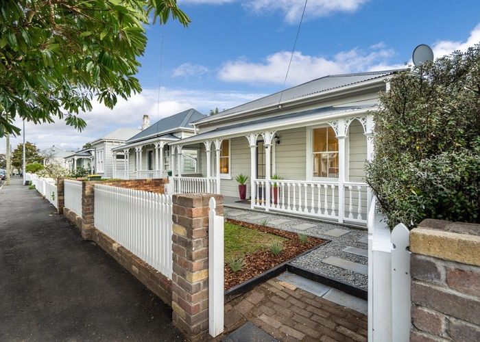  at 17 Anne Street, Devonport, North Shore City, Auckland