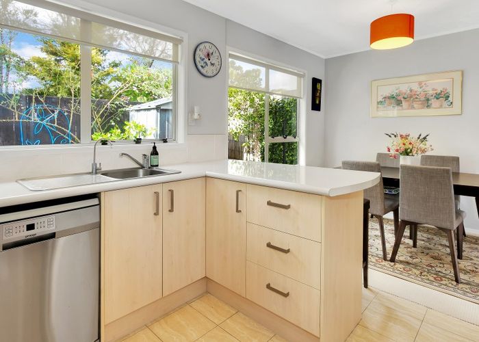  at 2/24 Formby Avenue, Point Chevalier, Auckland