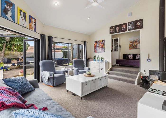  at 109E Glengarry Road, Glen Eden, Auckland