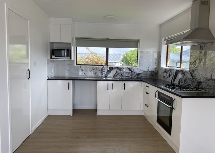  at 2/27 Butterworth Drive, Glendene, Waitakere City, Auckland