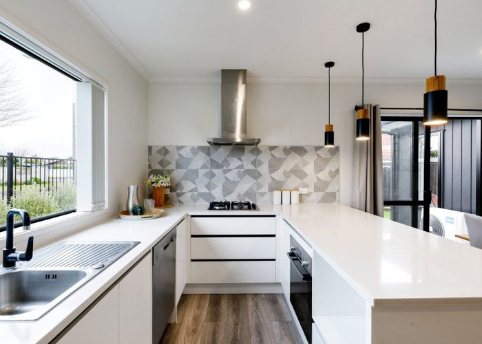  at 1/16 Steele Road, Forest Lake, Hamilton