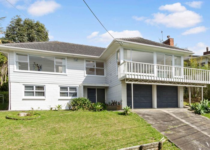  at 27 Chivalry Road, Glenfield, North Shore City, Auckland