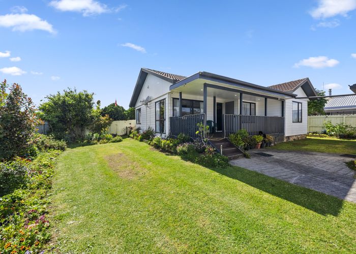  at 1/34 Rosemead Place, Randwick Park, Manukau City, Auckland