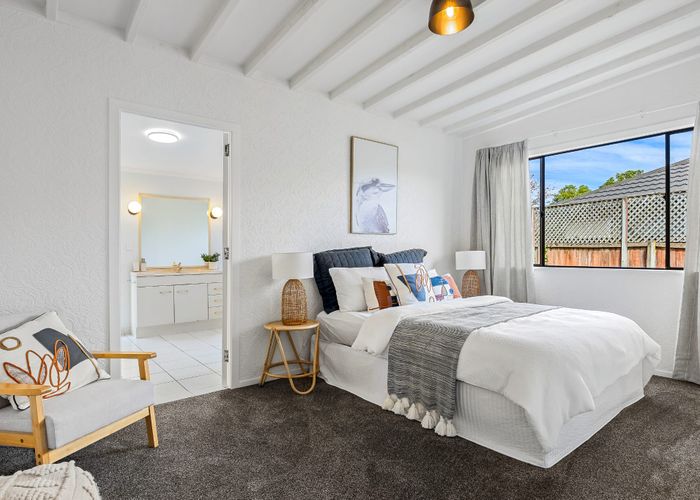  at 2/25 Aorangi Road, Bryndwr, Christchurch