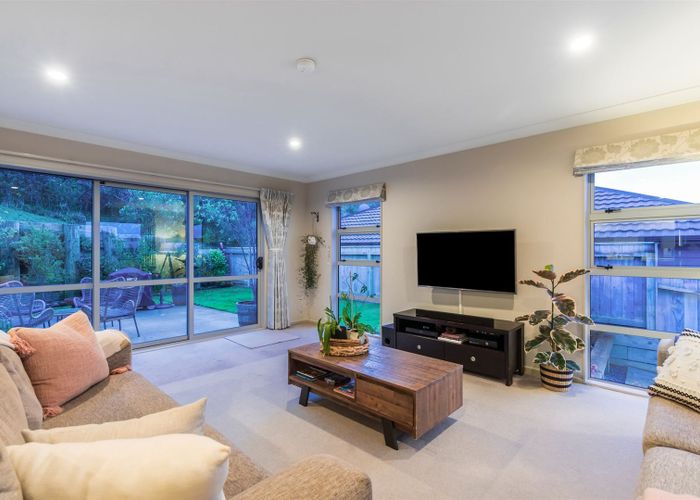  at 14 Moonraker Place, Whitby, Porirua