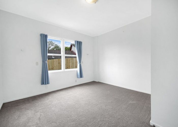  at 392 Glenfield Road, Glenfield, North Shore City, Auckland