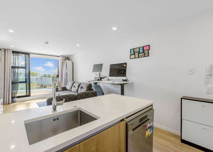  at 305/553C Glenfield Road , Glenfield, North Shore City, Auckland
