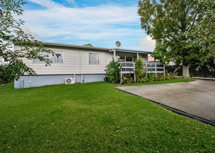  at 5 Taranui Place, Henderson, Waitakere City, Auckland